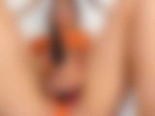 lady-30 MILF webcam performer live streaming