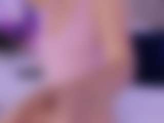Live cam show with Laura Smith - Hot on Camsoda