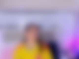 Live cam show with Laura Smith - Brown Hair on Camiplay Live