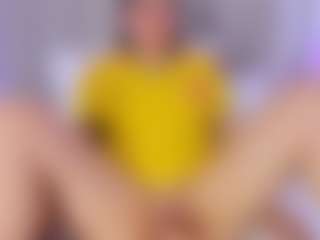 Live cam show with Laura Smith - Brown Hair on CamClone