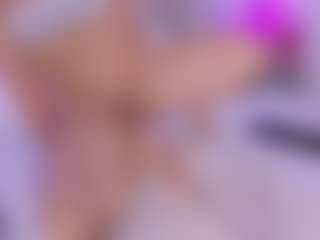 Live cam show with Laura Smith - Oil on Soda Cam