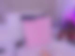Live cam show with Laura Smith - Flashing on Camsoda