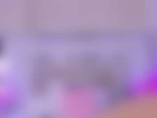 Live cam show with Laura Smith - Brown Hair Petite on Hubzter Live