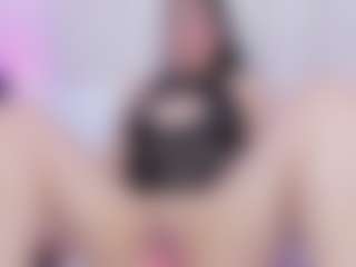 Live cam show with Laura Smith - Blowjob on StripNow