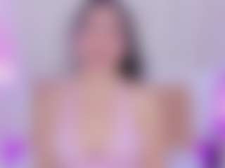 Live cam show with Laura Smith - Public on AdultVida.com