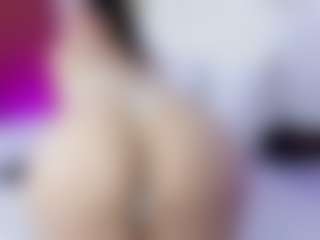 Live cam show with Laura Smith - Landingstrip on Chatstar