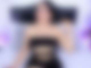 Live cam show with Laura Smith - Oil on Camming Site