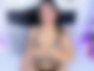 Live cam show with Laura Smith - Petite on Camsoda