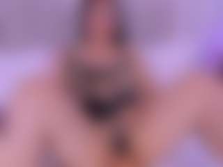 Live cam show with Laura Smith - Small Tits on Camiplay Live