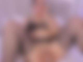 Live cam show with Laura Smith - Young Adult on Streamer API