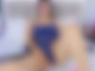 Live cam show with Laura Smith - Double Penetration on Camsoda