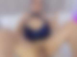 Live cam show with Laura Smith - Strip BBW on Camsoda