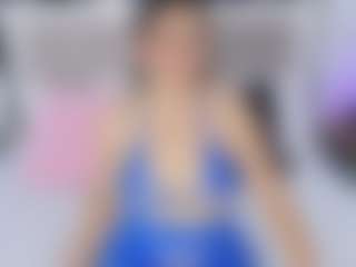 Live cam show with Laura Smith - Small Tits on Stripli.com