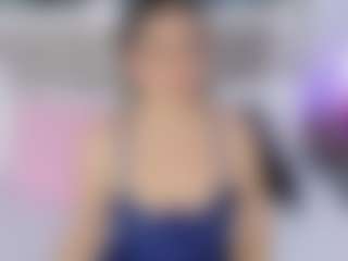 Live cam show with Laura Smith - Petite on Porn Luv