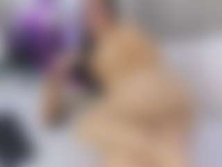 Live cam show with Laura Smith - Normal on Camsoda