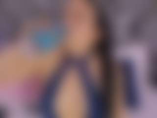 Live cam show with Laura Smith - Petite on slutload