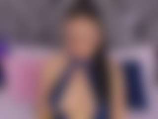 Live cam show with Laura Smith - Public on StripNow