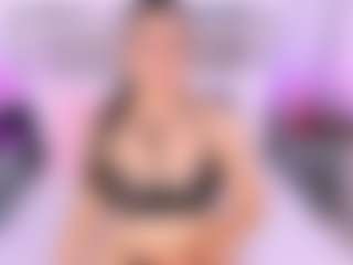 Live cam show with Laura Smith - Oil on Fling VIP Chat