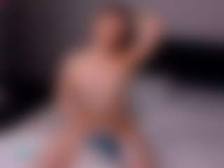 Live cam show with Annette-Potter - Striptease on Uber Horny
