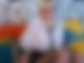 Live cam show with Tiffany-Brawn - Shaved on Camiplay Live