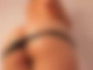 chloe-watsonxx's Live Sex Cam Show