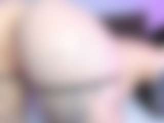 Gorgeous-Luna's Live Sex Cam Show