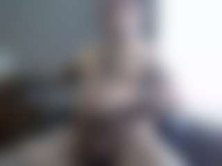 averageguyBumblebee's Live Sex Cam Show