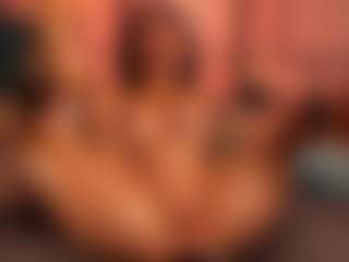Live-Cam-Show mit Daniela-Brooks - Spank auf Camsoda