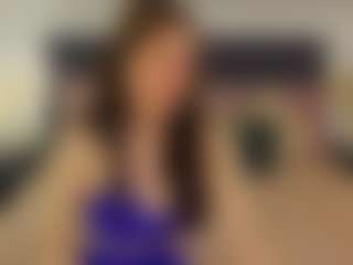 Live cam show with Hailey-Green - Kisses on https://playwithruby.com