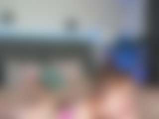 Live cam show with Hailey-Green - Kisses on WildCum