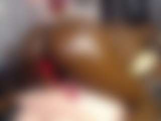 Live cam show with Queen-bree - Black Dildo on Hubzter Live