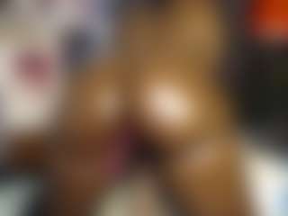Live cam show with Queen-bree - Sexwebcam Ebony on CamwithHer