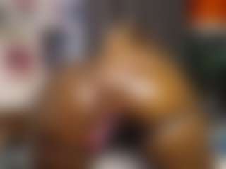 Live cam show with Queen-bree - Black Amateur on TeamSkeetLive