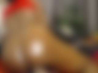 Live cam show with Queen-bree - Tease Black on liverealitysex.com