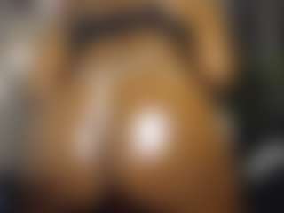 Live cam show with Queen-bree - Spank Black on livesuperchat.net