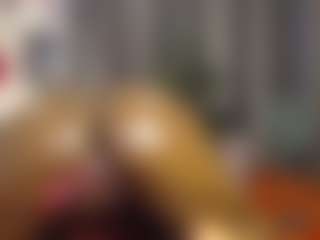 Live cam show with Queen-bree - Black Toys on chickslive.net