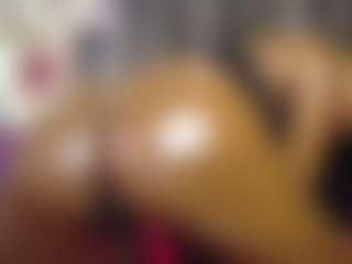 Live cam show with Queen-bree - Ebony Shaved Pussy on Camsoda