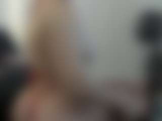 Live cam show with NatiiBigass - Muscle on StripNow