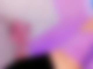 Live cam show with SamiQueen01 - No Smoking on friskycurves.com