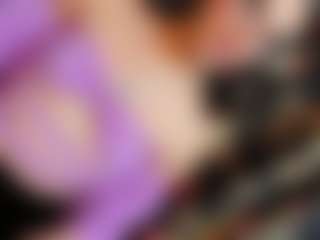 Live cam show with SamiQueen01 - Spank on CamClone