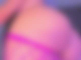 Live cam show with CataGomez - Petite on StripNow