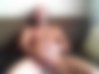 Live cam show with Buck Wessle - Bear on SxyPornLive