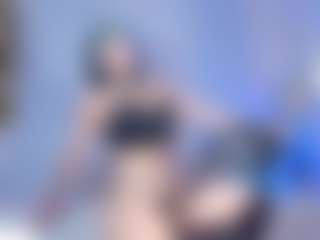 Live cam show with Alahia-Dangelo - Small Tits on AdultVida.com