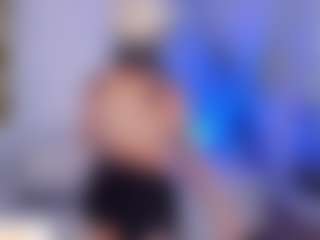 Live cam show with Alahia-Dangelo - Smoking on Cam Slut