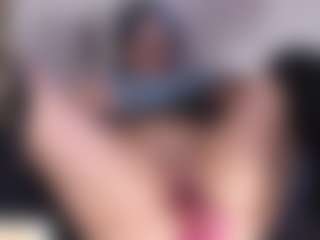 Live cam show with Alahia-Dangelo - Smoking on chickslive.net