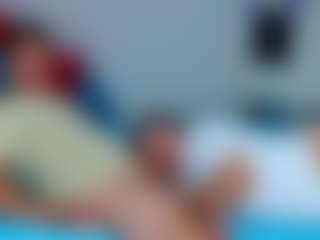 Live cam show with Ivy and Sam - Eating Pussy on live18s.com