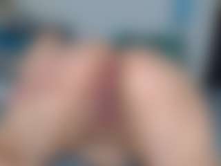 Live cam show with Ivy and Sam - Athletic on Camsoda