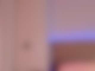 Live cam show with Kiim-miller - Petite on Camsoda
