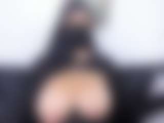 Live cam show with Zulema-Parvin - Teen (18+) on Soda Cam