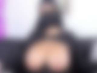 Live cam show with Zulema-Parvin - Smoking on Camsoda